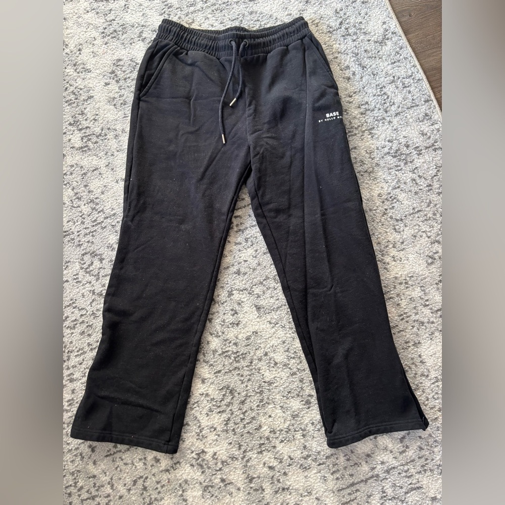 Hello Molly sweat pants
Size: M Color: black